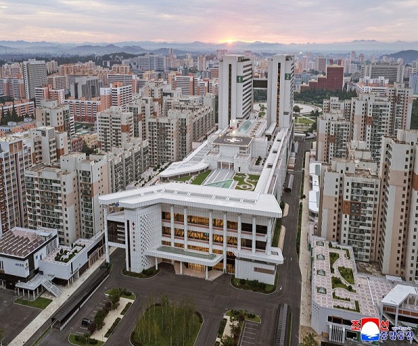 수도의 명당자리에 자리잡은 평양종합병원