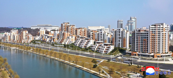 날마다 일떠서는 새 살림집들