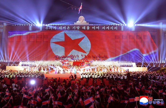 위대한 강국을 대를 이어 지켜가리