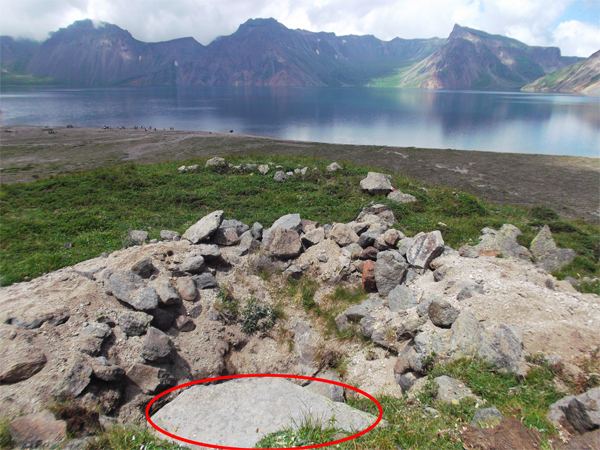 애추의 돌로 된 무덤무지