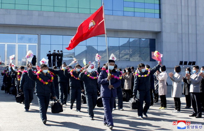 사회주의주요전구들에 탄원하는 청년들