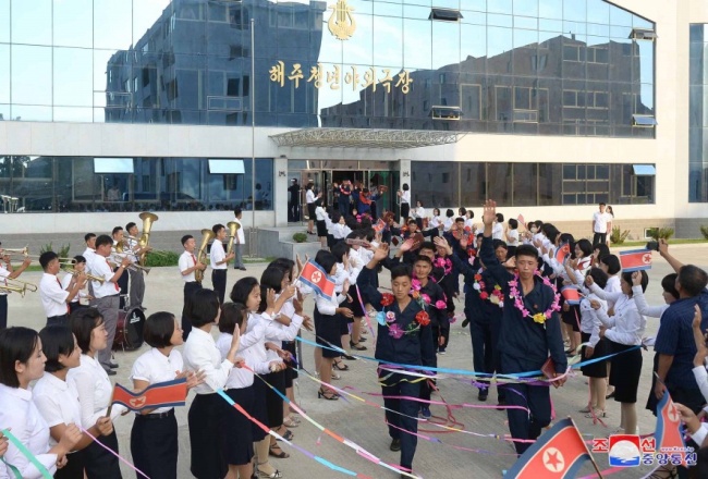 어렵고 힘든 일터로 탄원해가는 조선청년들