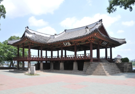 관서8경의 절경중의 하나인 평양의 련광정