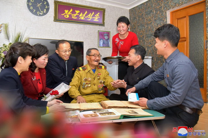 덕과 정이 넘치는 화목한 대가정