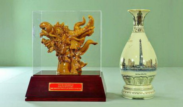 도자공예 《룡》, 자기꽃병