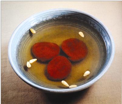 Сузенгва(напиток из имбиря, хурмы и корицы с мёдом)