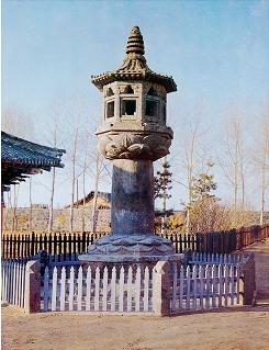 Sanggyong stone lantern