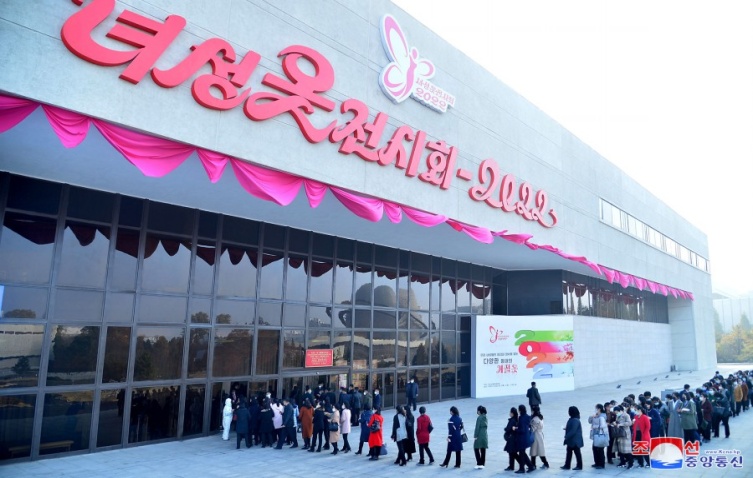 녀성옷전시회-2022