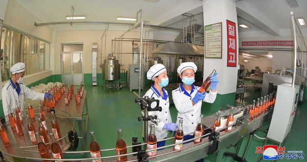 지방발전정책의 실질적인 덕을 보는 김화군의 전변상 지방발전정책의 실질적인 덕을 보는 김화군의 전변상