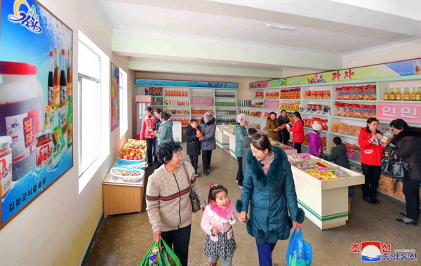 지방발전정책의 실질적인 덕을 보는 김화군의 전변상 지방발전정책의 실질적인 덕을 보는 김화군의 전변상