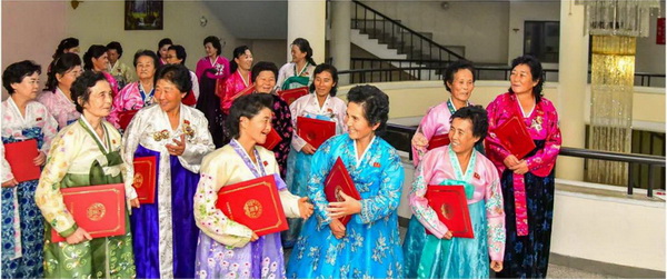 공산주의영예상을 수여받은 녀성들