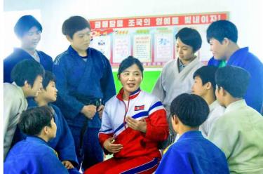 어버이사랑을 가슴뜨겁게 전하는 조선의 체육인들