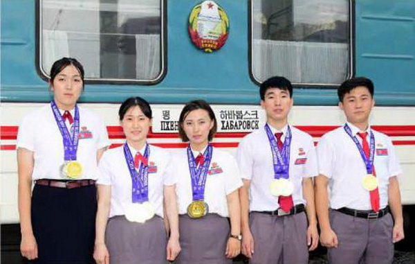 제1차 국제청년대학생여름철체육경기대회에서 우승한 조선선수들