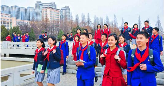 밝고 명랑한 후대들의 모습