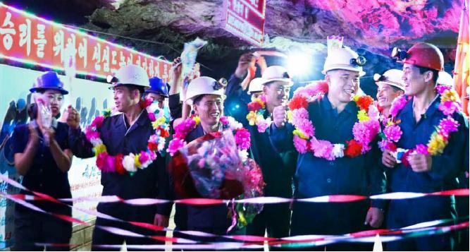 검덕광업련합기업소 금골광산의 광부들 검덕광업련합기업소 금골광산의 광부들