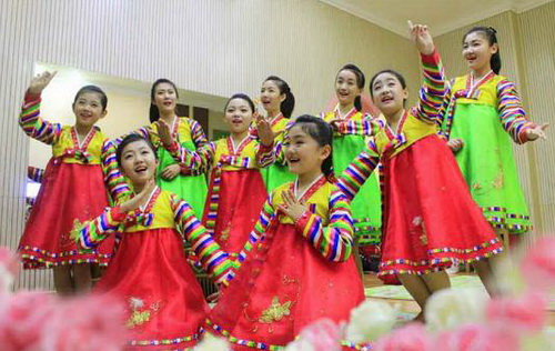 만경대학생소년궁전 소조원들