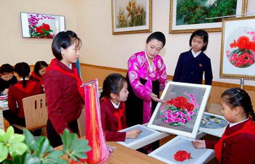 만경대학생소년궁전 소조원들