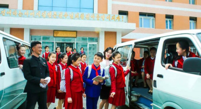 《꾀꼴새학교》의 통학뻐스