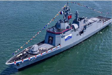 선진해양강국의 웅대한 목표를 향해 내달리는 공화국의 필승의 기상을 과시하는 신형다목적구축함 《최현》호