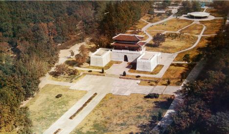  복구된 대성산성 남문