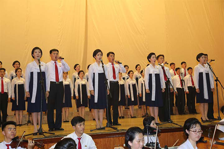 위대한 수령 김일성동지의 서거 23돐 회고음악회