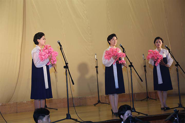 위대한 수령 김일성동지의 서거 23돐 회고음악회