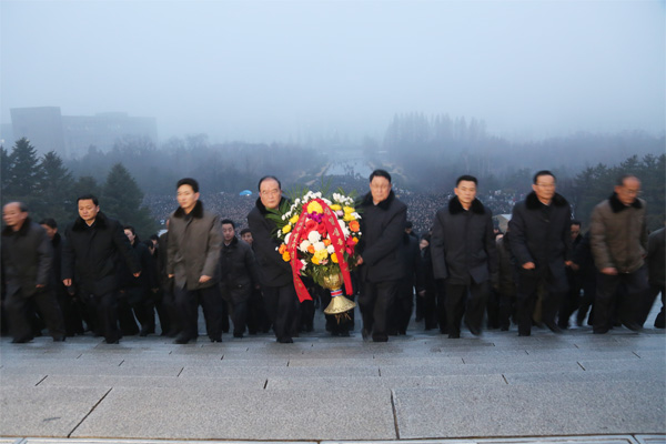 위대한 령도자 김정일동지의 서거 8돐에 즈음하여