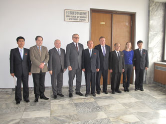 김일성종합대학에 로씨야대사관에서 교재 기증