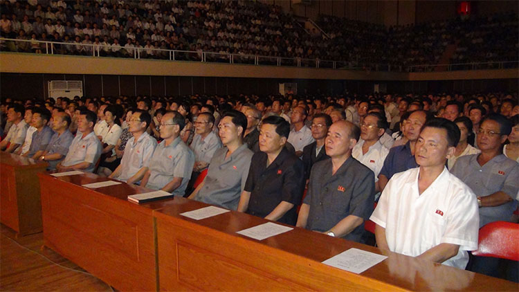 회고음악회 《수령님과 룡남산》
