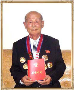 지구환경과학부 위성정보연구실 연구사 인민과학자, 후보원사, 교수, 박사 최동륜선생