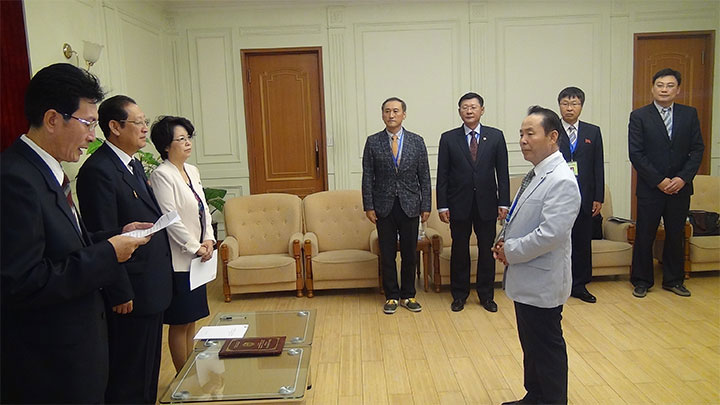 김일성종합대학기금 기부증서 박기석동포에게 수여