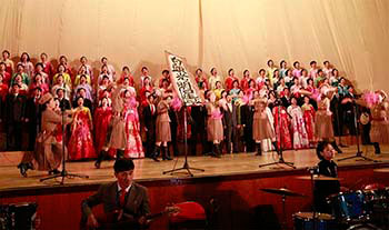 광명성절경축 김일성종합대학 교직원, 학생들의 종합공연