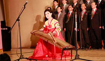 광명성절경축 김일성종합대학 교직원, 학생들의 종합공연