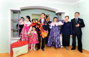 려명거리 새집들이