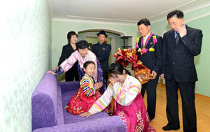 려명거리 새집들이