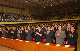 위대한 수령님들의 대학으로 끝없이 빛내여나갈 신념과 의지의 과시