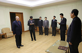 The donation certificate of Kim Il Sung University Foundation awarded to the Law Professor of Barcelona University in Spain