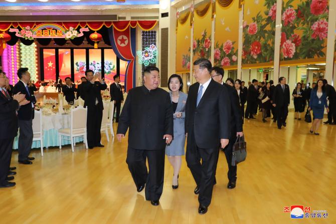 Supreme Leader Kim Jong Un Hosts Banquet for President Xi Jinping
