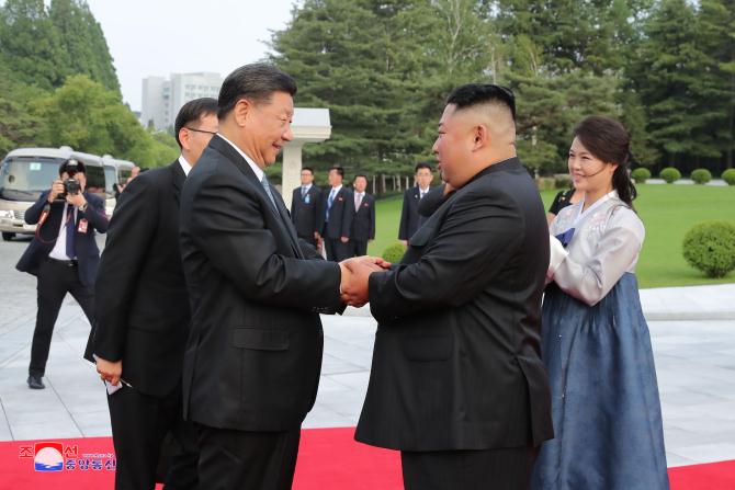 Supreme Leader Kim Jong Un and President Xi Jinping Have Photo Session