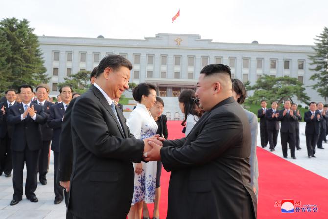 Supreme Leader Kim Jong Un and President Xi Jinping Have Photo Session