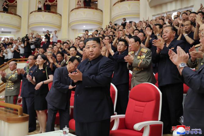 경애하는 최고령도자 김정은동지께서 국립교향악단의 7.27기념음악회를 관람하시였다