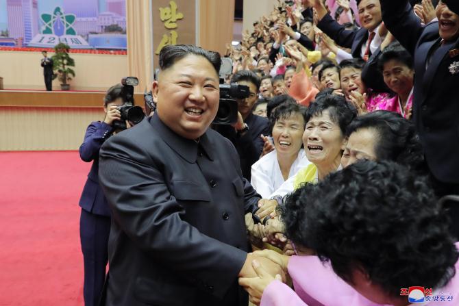 Supreme Leader Kim Jong Un Has Photo Session with Participants in 14th National Conference of Teachers