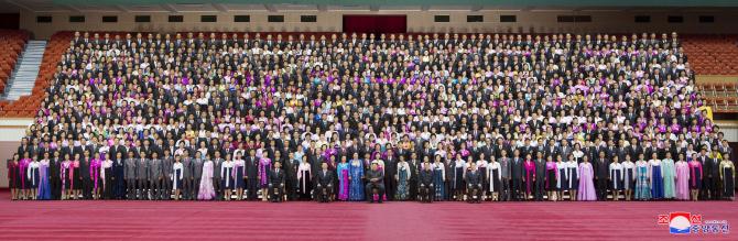 Supreme Leader Kim Jong Un Has Photo Session with Participants in 14th National Conference of Teachers