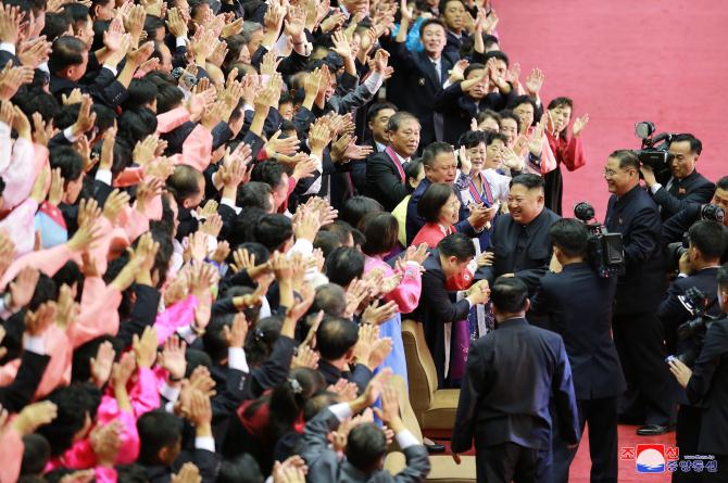 Supreme Leader Kim Jong Un Has Photo Session with Participants in 14th National Conference of Teachers
