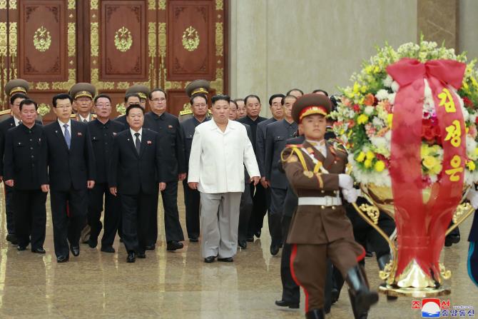 Supreme Leader Kim Jong Un Visits Kumsusan Palace of Sun