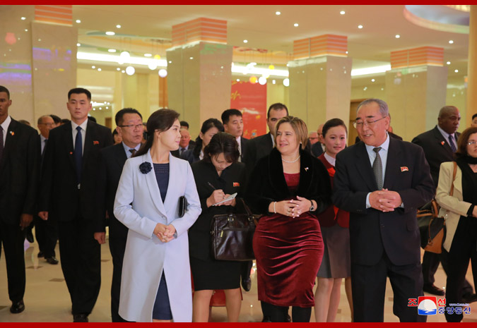 Wife of President of Council of State of Cuba Visits Mangyongdae Schoolchildren