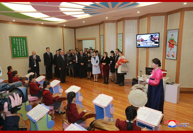 Wife of President of Council of State of Cuba Visits Mangyongdae Schoolchildren