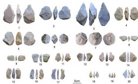 청파대동굴유적 12층과 13층에서 나온 석기들